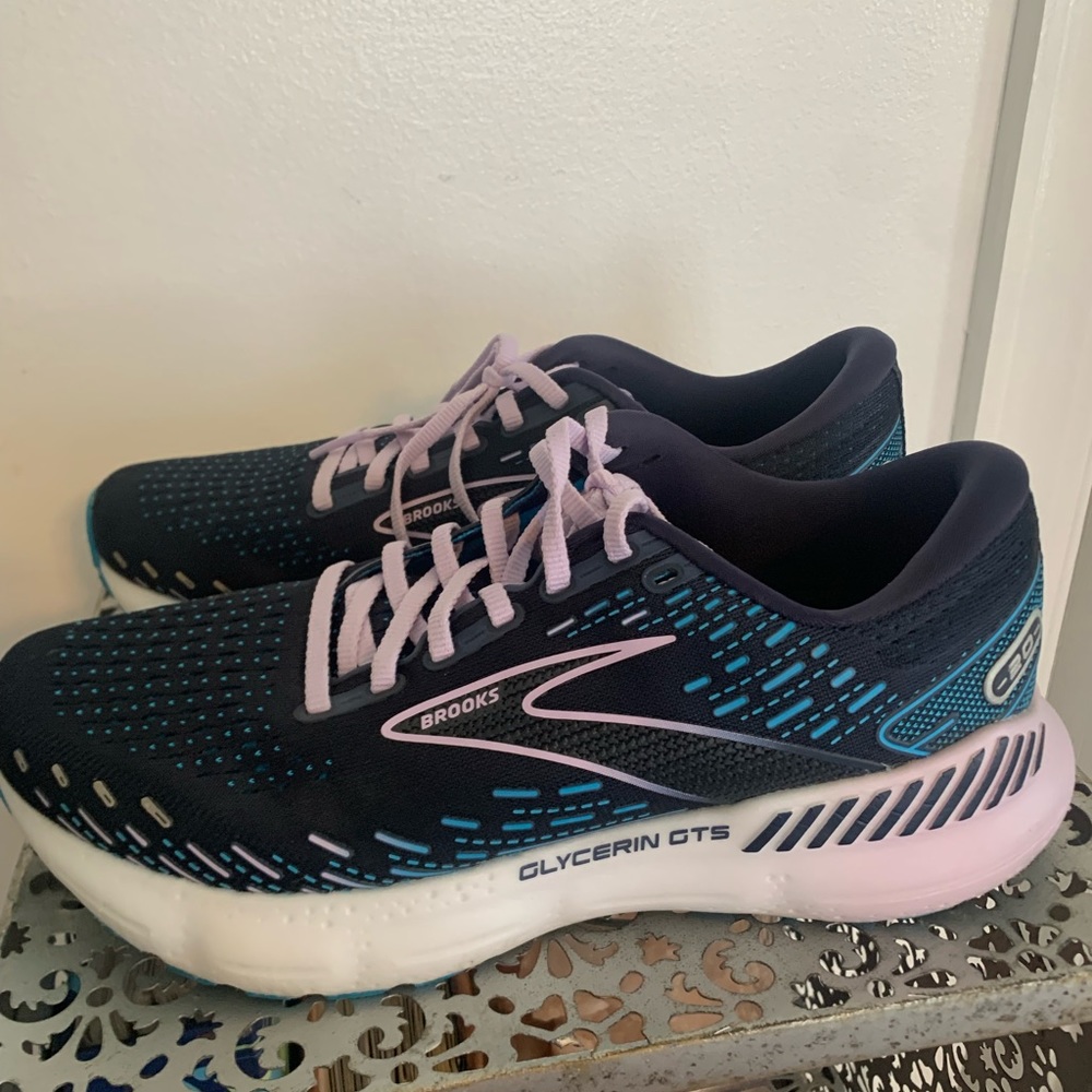 Women’s size 9 Brooks Glycerin 20